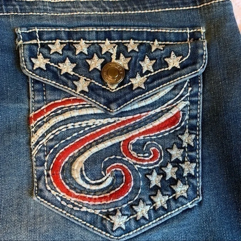 NWOT Blue Savvy Denim with Stars and Striped Pockets‎ Short Shorts Size 7/28